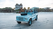 Chiếc Land Rover Defender này dễ hút khách đi chơi biển: Như nhà nghỉ di động
