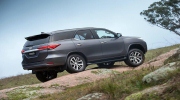 Toyota tiếp tục "hé lộ" Fortuner 2016