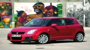 Xe Suzuki Swift có nguy cơ... rơi gương