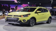 Chiêm ngưỡng crossover "bé hạt tiêu" Chevrolet Spark Activ "bằng xương, bằng thịt"