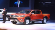 Toyota Hilux 2016 giá từ 693 triệu - tìm vị thế thị trường Việt