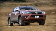 Off-road nhàn tênh với Toyota Hilux mới
