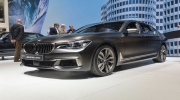 Xe siêu sang BMW thách thức Mercedes Maybach