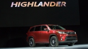 Toyota Highlander 2017 chính thức bước ra ánh sáng