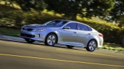 Kia giới thiệu 2 phiên bản tiết kiệm xăng của Optima 2017