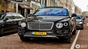 "Tóm gọn" SUV siêu sang Bentley Bentayga trên đường phố