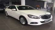 Mercedes E200 và Camry giá tương đương nên mua xe nào?