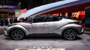 Crossover cỡ nhỏ Toyota C-HR bắt đầu được bày bán vào cuối năm nay