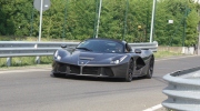 "Tóm gọn" 3 chiếc siêu xe Ferrari LaFerrari mui trần lần đầu lăn bánh trên phố