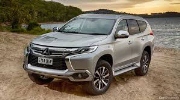 Nên mua Pajero Sport máy dầu hay máy xăng?