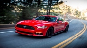 Mustang và Camaro cùng sử dụng hộp số 10 cấp