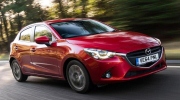 Nữ 40 tuổi nên mua Yaris hay Mazda2?