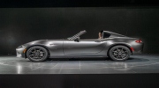 Chưa được bày bán, Mazda MX-5 RF đã có bản đặc biệt đầu tiên