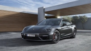 Porsche Panamera 2017 ra mắt: Điểm nhấn động cơ