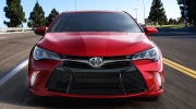 Toyota Camry 2015 có giá từ 23.795 USD