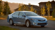 Toyota Camry Hybrid ra mắt tại Ấn Độ