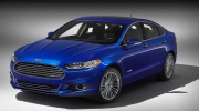 Ford Fusion Hybrid đánh bại Toyota Camry Hybrid
