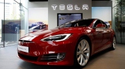 Tesla "đốt" gần nửa triệu USD mỗi giờ vì sản xuất xe điện