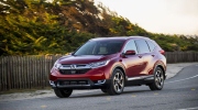 Hơn một tỷ nên mua Honda CR-V hay Toyota Camry?