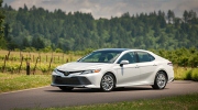 Toyota Camry thế hệ mới giá từ 23.500 USD