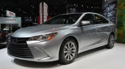 50 tuổi đi Focus hay Camry?