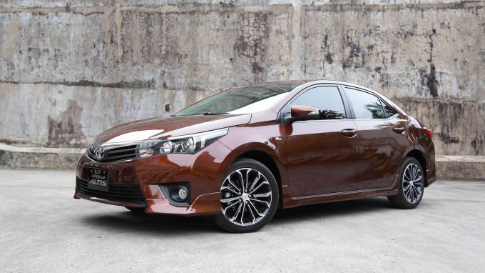 Đánh giá có nên mua Toyota Corolla Altis 2015 cũ không