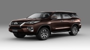 Hưởng thuế 0%, giá xe Toyota Fortuner lại tăng nhẹ khó hiểu