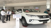Ôtô đua nhau giảm giá hàng trăm triệu đồng