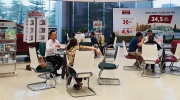 Khách Việt hoãn lấy ôtô chờ lệ phí trước bạ giảm