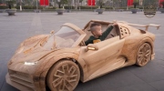 Làm Bugatti Centodieci bằng gỗ cho con trai, người cha Việt lên báo nước ngoài