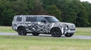 Land Rover Defender 130 lần đầu lộ diện: 3 hàng ghế, rộng nhất từ trước tới nay