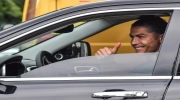 Vì sao Ronaldo cầm lái xe 