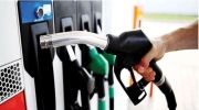 Giá xăng giảm mạnh 1.500 đồng/lít, RON 92 về sát mốc 20.000 đồng/lít