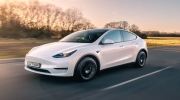 Chủ sở hữu Tesla bị mắc kẹt bên trong xe Model Y