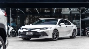 Toyota Camry biển tứ quý 8 giảm giá 400 triệu sau 1 tháng