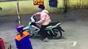 Thanh niên quỵt tiền xăng, nữ nhân viên đuổi theo không kịp