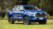 Toyota Hilux sắp có bản nâng cấp: tăng sức cạnh tranh trước đối thủ Ford Ranger