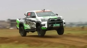 Toyota chơi lớn: Mang Hilux hybrid đi đua để kiểm chứng chất lượng trước khi bán