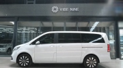 Bà mẹ trẻ độ Mercedes V-Class phong cách thương gia độc lạ tại TP.HCM