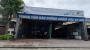 Xôn xao xung quanh hóa đơn của garage ô tô có dòng chữ ‘phong bì cho đăng kiểm’