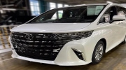 Toyota Alphard 2024 lần đầu lộ trọn vẹn ngoại thất ngoài đời thực