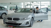 BMW 3-Series 2023 tiếp tục giảm giá mạnh tại đại lý: Bản base rẻ hơn Camry