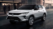 Toyota Fortuner 2023 ra mắt: Đắt hơn, thêm trang bị, động cơ nâng cấp mạnh hơn