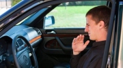 Khử mùi hôi trên ô tô, có nên dùng than hoạt tính?