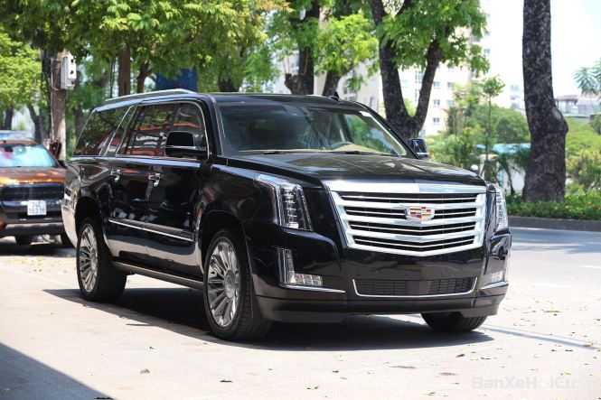 Cadillac Escalade ESV Platinum đi 8000km bán lại được bao nhiêu